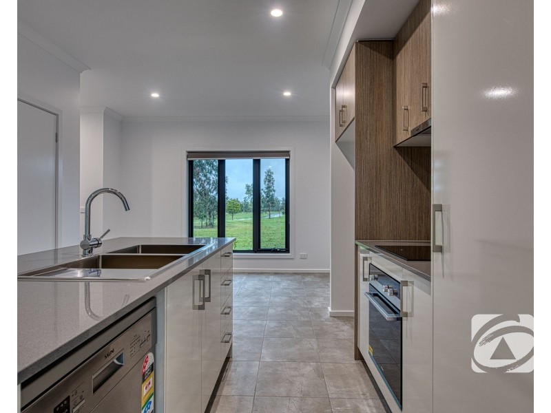 5 Noble Mews, Clyde North VIC 3978