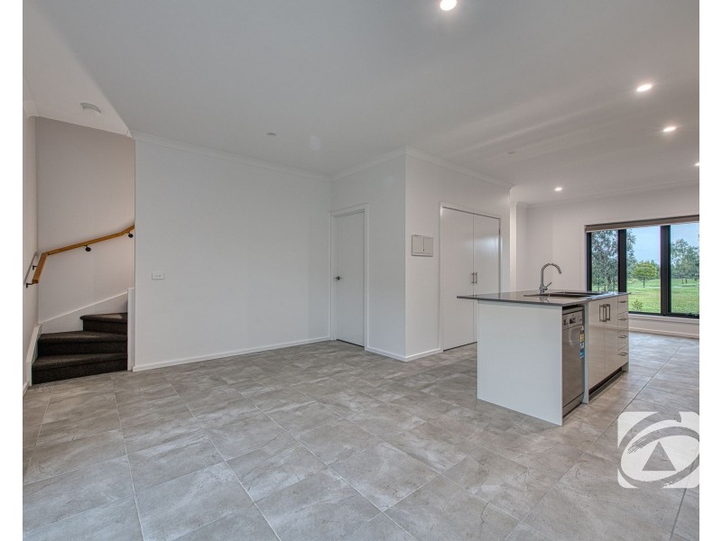 5 Noble Mews, Clyde North VIC 3978