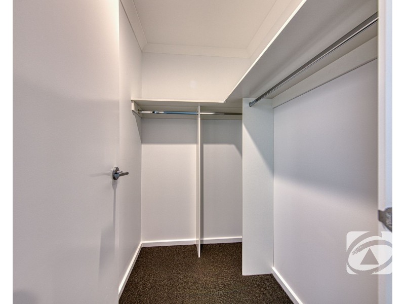 5 Noble Mews, Clyde North VIC 3978