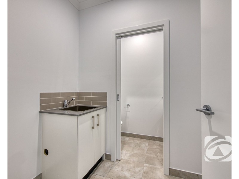 5 Noble Mews, Clyde North VIC 3978