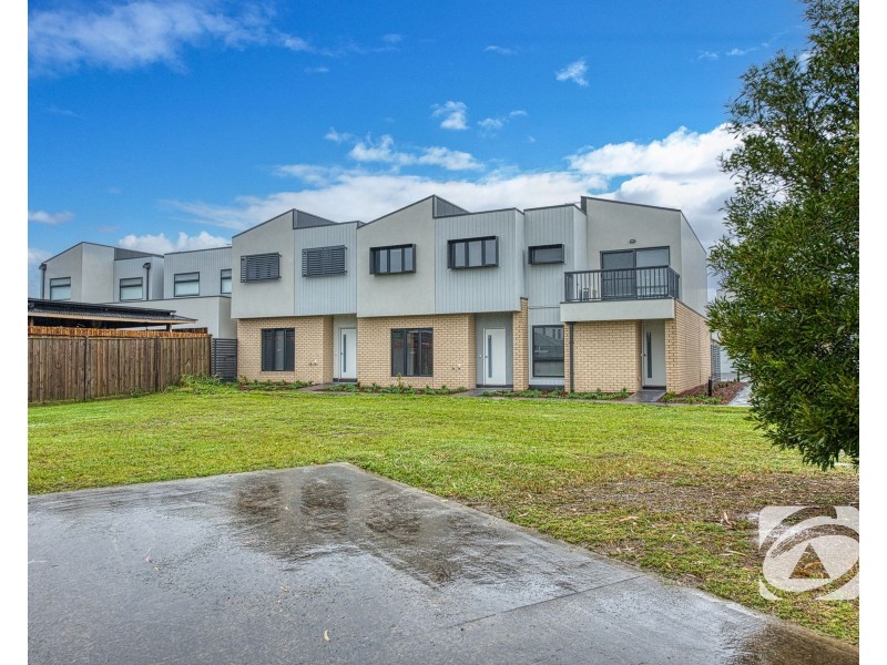 5 Noble Mews, Clyde North VIC 3978