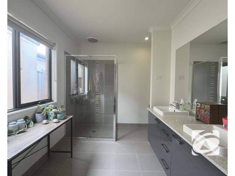 21 Macumba Drive, Clyde North VIC 3978