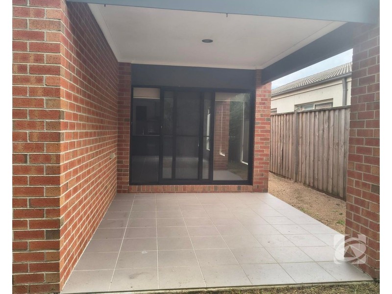 21 Macumba Drive, Clyde North VIC 3978