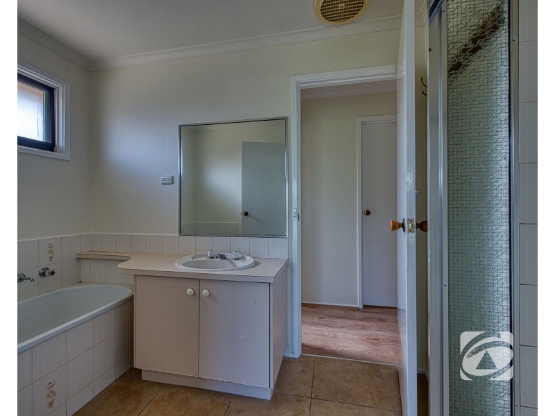 17 Lauren Drive, Hampton Park VIC 3976