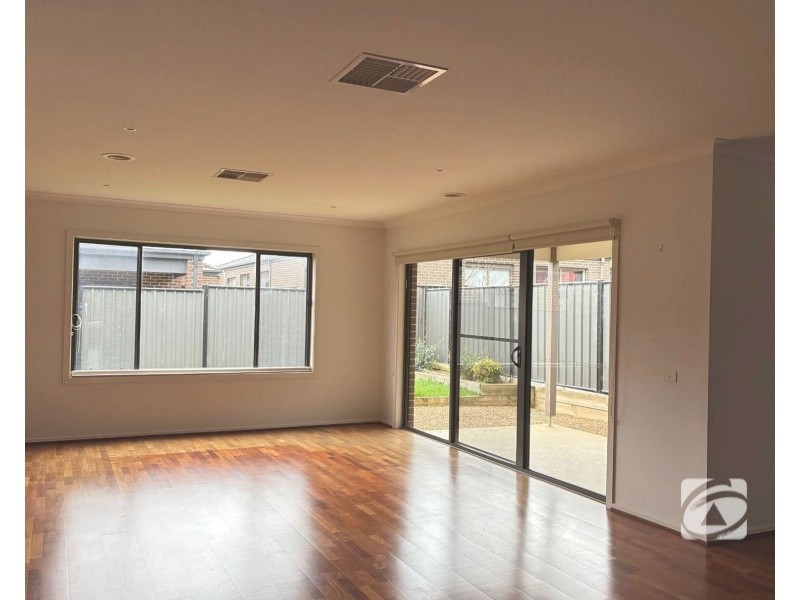 30 Hackney Circuit, Clyde North VIC 3978