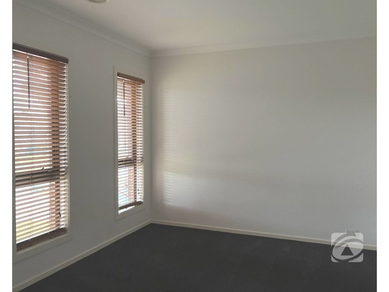30 Hackney Circuit, Clyde North VIC 3978