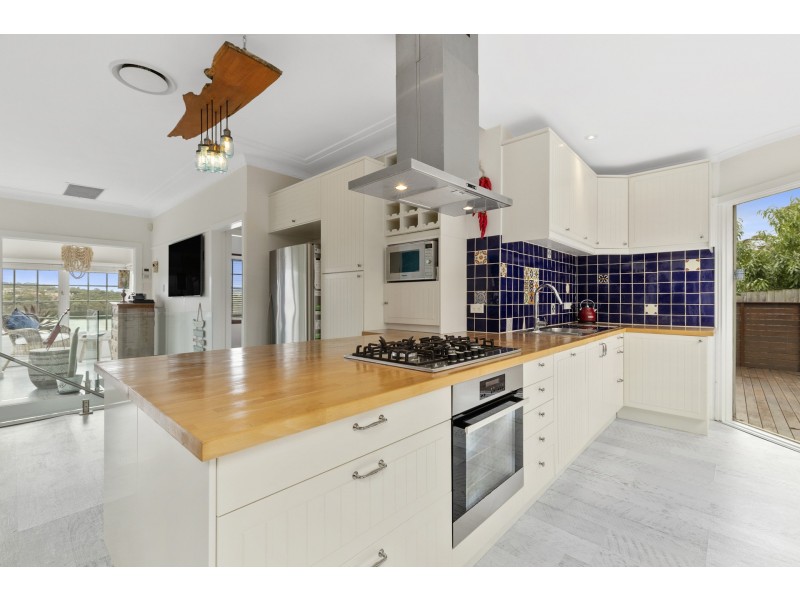 16 Carefree Road, North Narrabeen NSW 2101