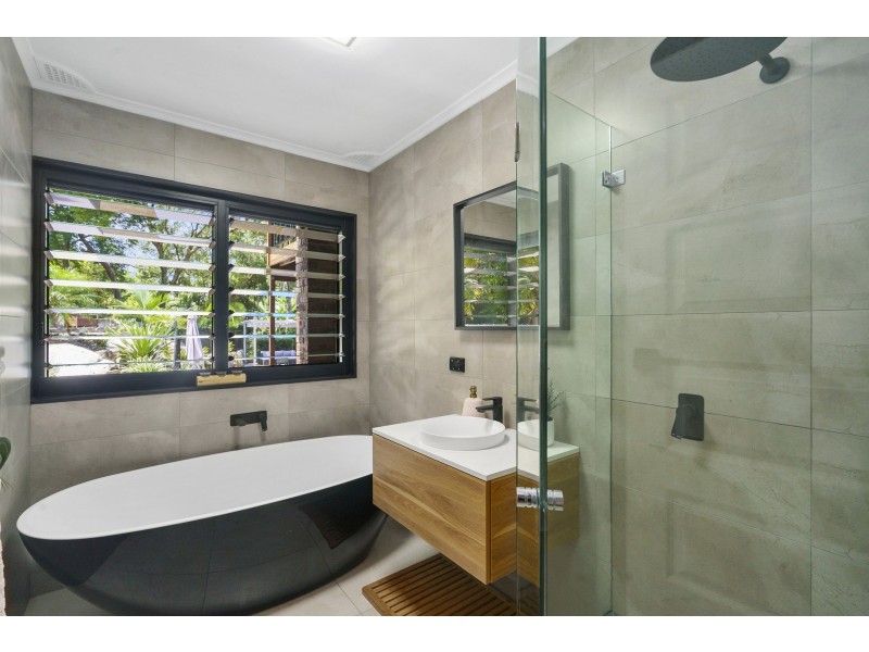 8 Weeroona Avenue, Elanora Heights NSW 2101