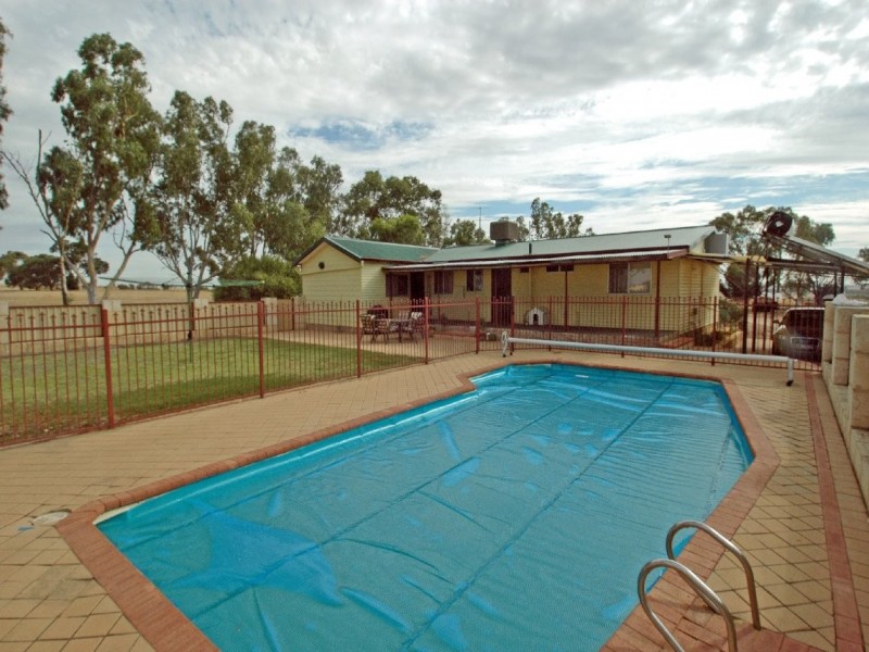 1461 QUELLINGTON ROAD, York WA 6302