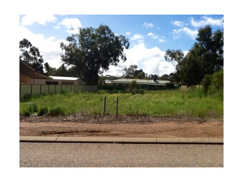 8 Thomson Street, York WA 6302