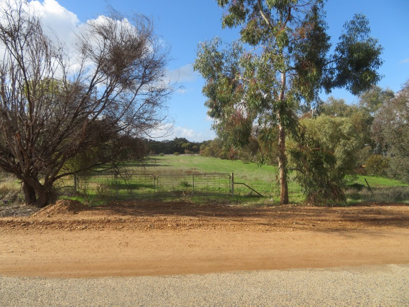 12 Tenth Road, York WA 6302