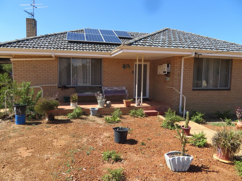 16 Forrest Street, Quairading WA 6383