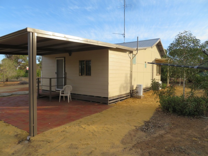 2 Ninth Road, York WA 6302