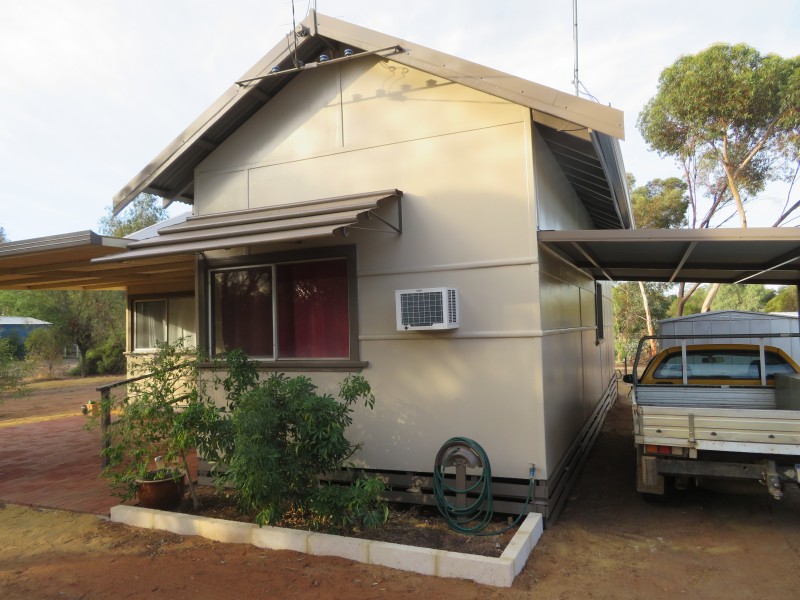 2 Ninth Road, York WA 6302
