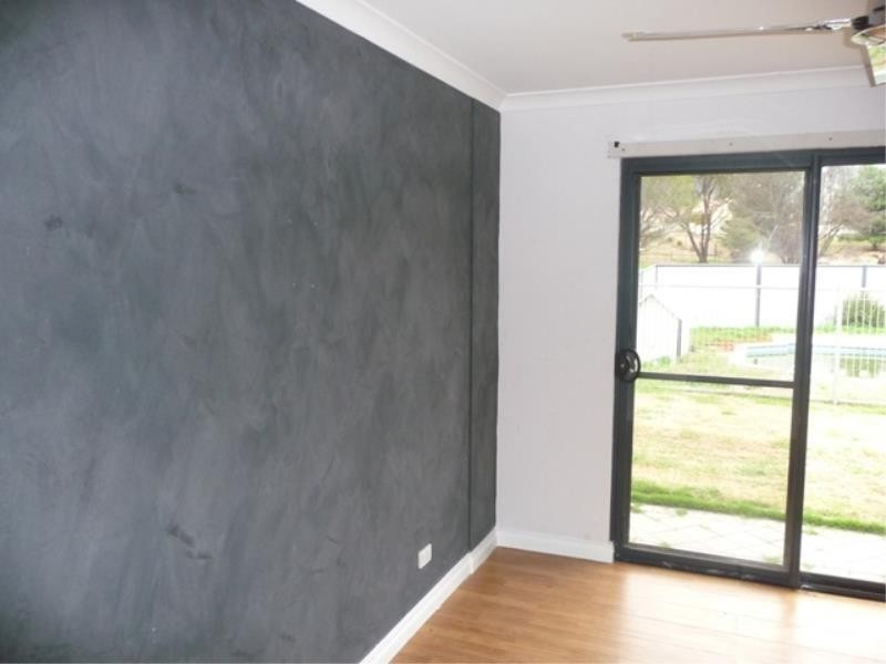 13 Ninth rd, York WA 6302