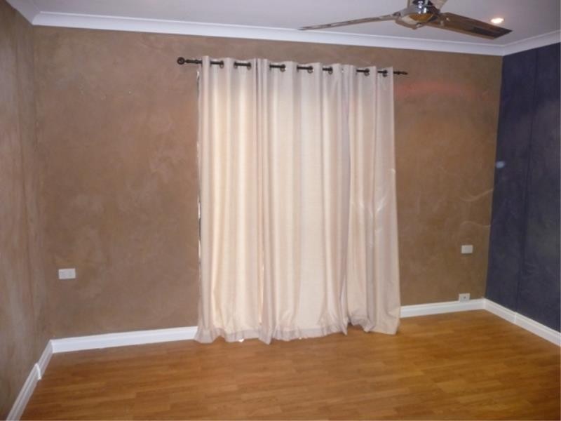 13 Ninth rd, York WA 6302