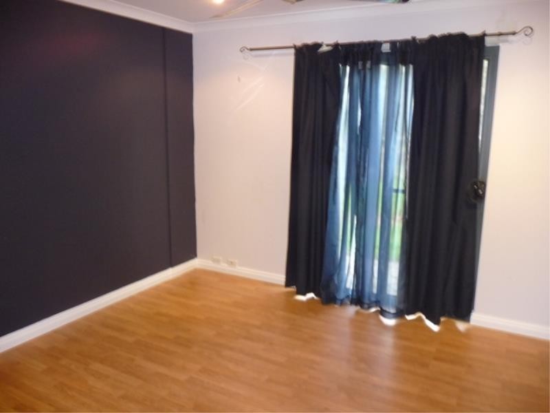 13 Ninth rd, York WA 6302