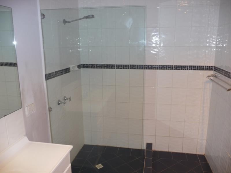 13 Ninth rd, York WA 6302