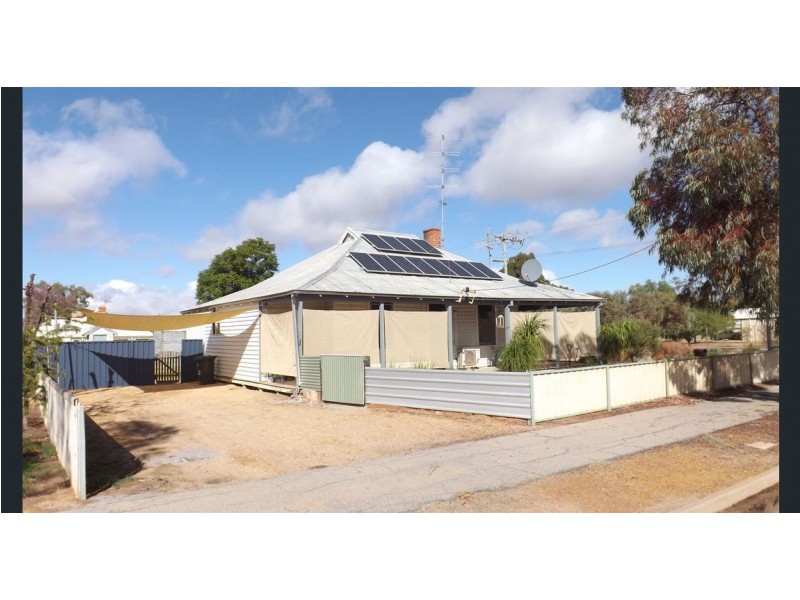 62 Hammond st, Kellerberrin WA 6410