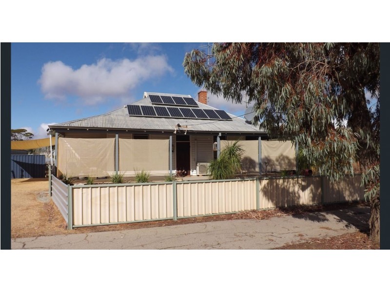 62 Hammond st, Kellerberrin WA 6410