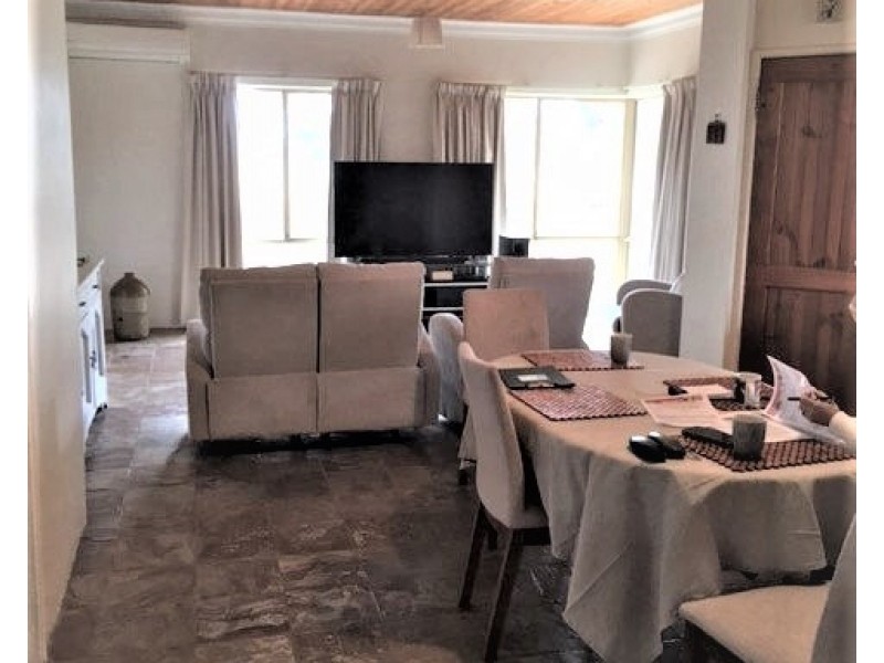 7 CARRS ROAD, Beverley WA 6304