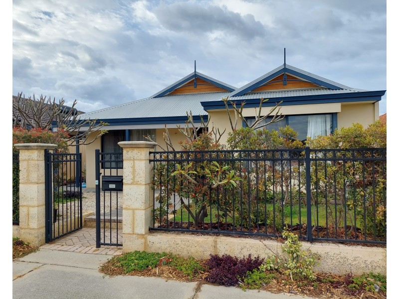 4 CARLIN WAY, Butler WA 6036
