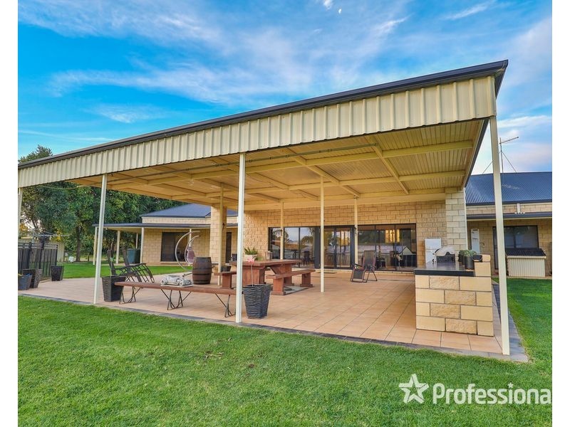 22 The Cobb & Co Way, Gol Gol NSW 2738