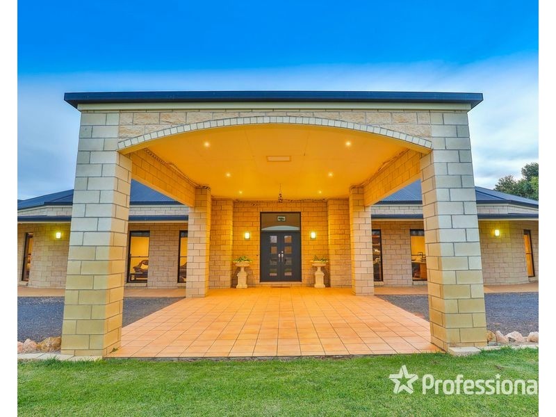 22 The Cobb & Co Way, Gol Gol NSW 2738