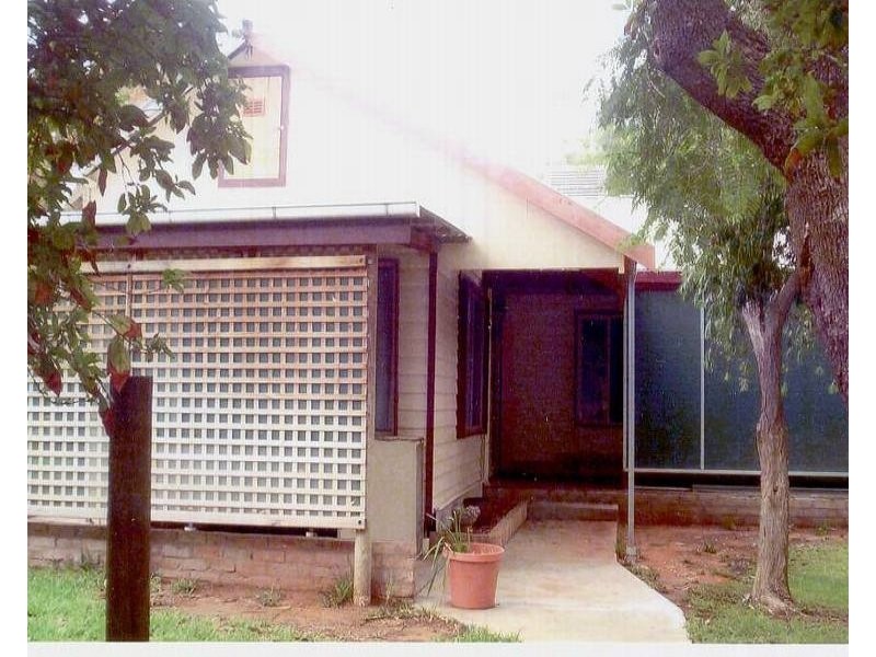 1 Tarcoola Street, Pooncarie NSW 2648