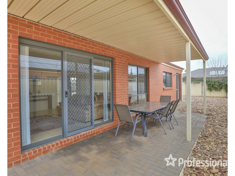 8 Bristol Way, Mildura VIC 3500