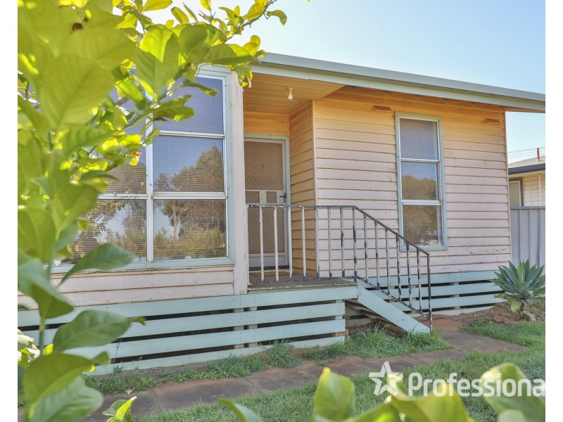2 Murray Avenue, Red Cliffs VIC 3496