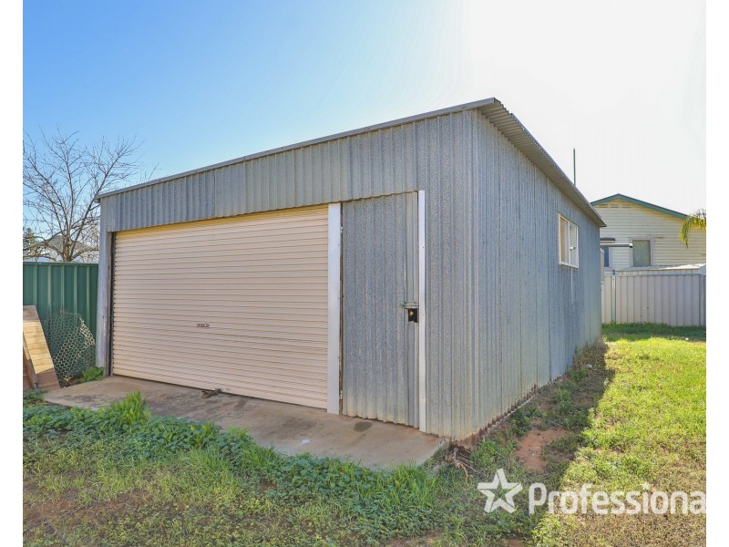 2 Murray Avenue, Red Cliffs VIC 3496