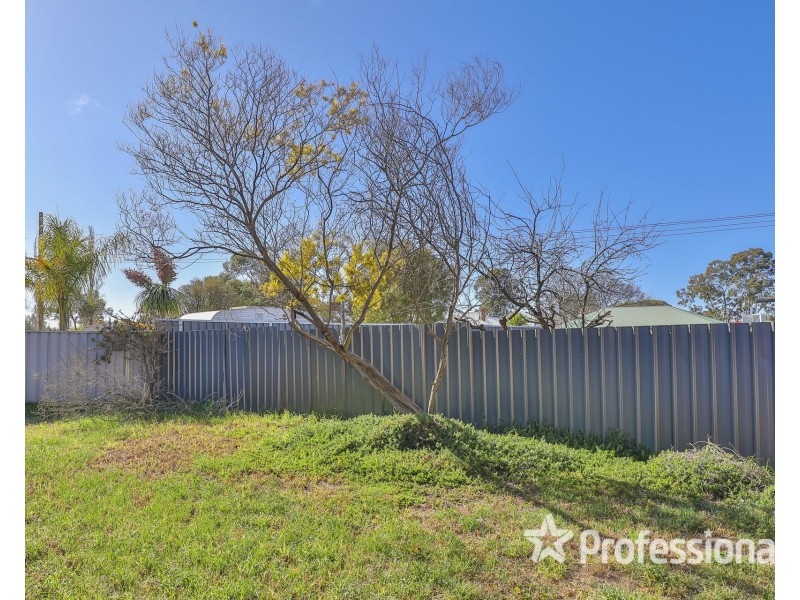 2 Murray Avenue, Red Cliffs VIC 3496