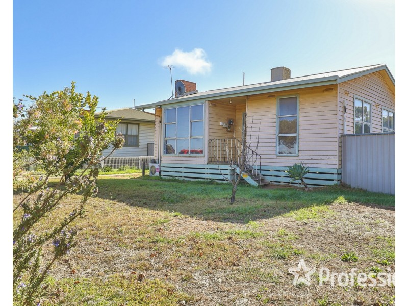 2 Murray Avenue, Red Cliffs VIC 3496