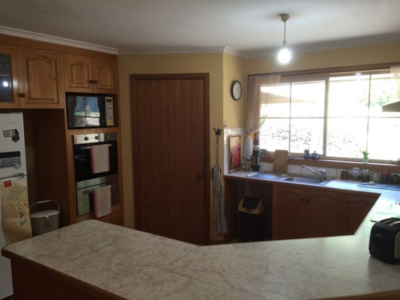 3 Leura Court, Camperdown VIC 3260