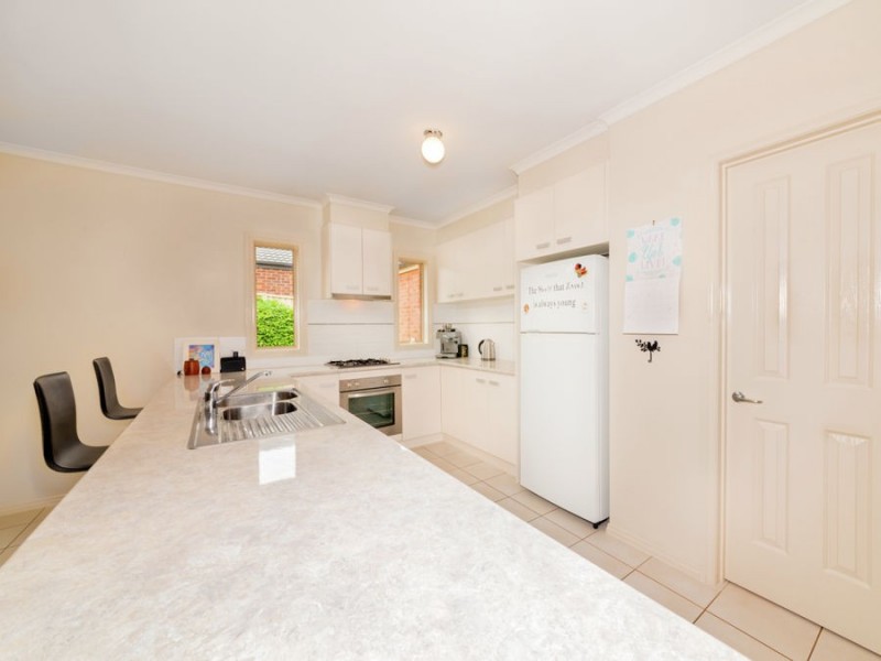 3 Lakeview Avenue, Camperdown VIC 3260