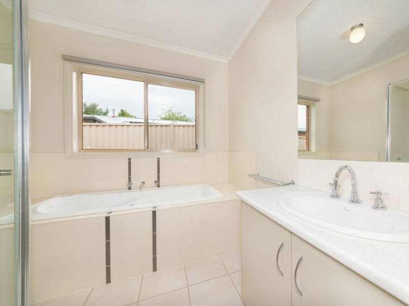 3 Lakeview Avenue, Camperdown VIC 3260