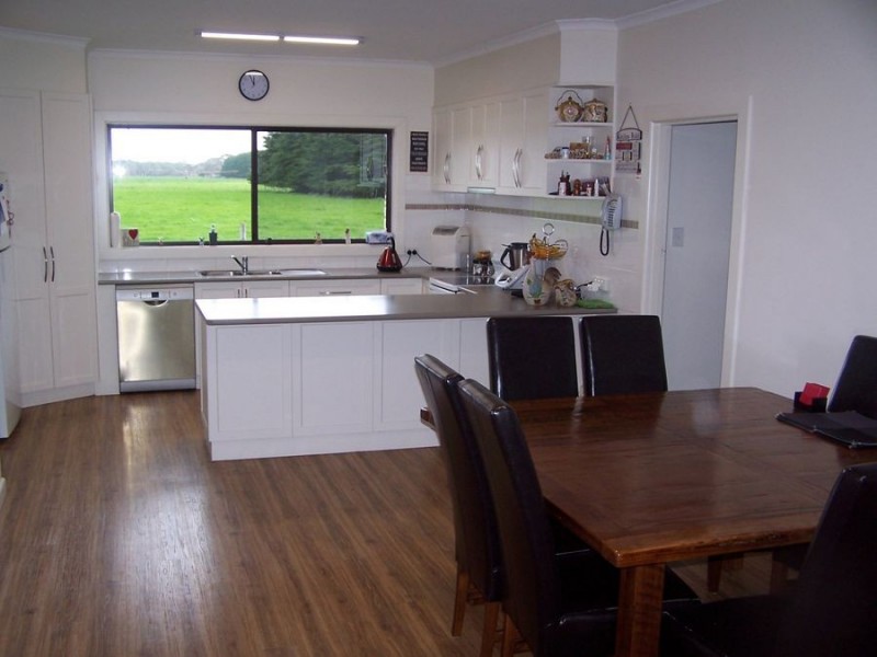 586 Dingey Road, Naringal East VIC 3277