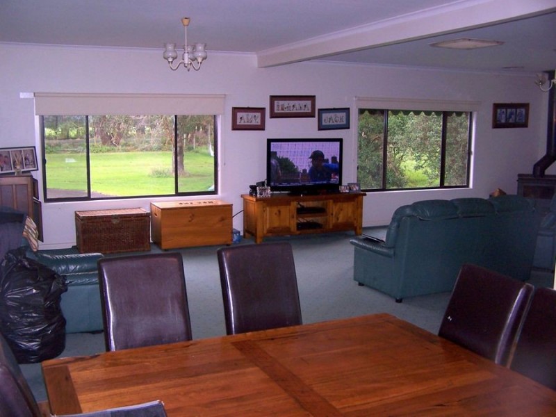 586 Dingey Road, Naringal East VIC 3277