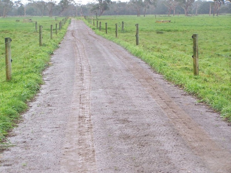 586 Dingey Road, Naringal East VIC 3277