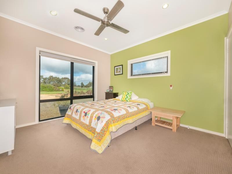 102 Pound Lane, Mortlake VIC 3272