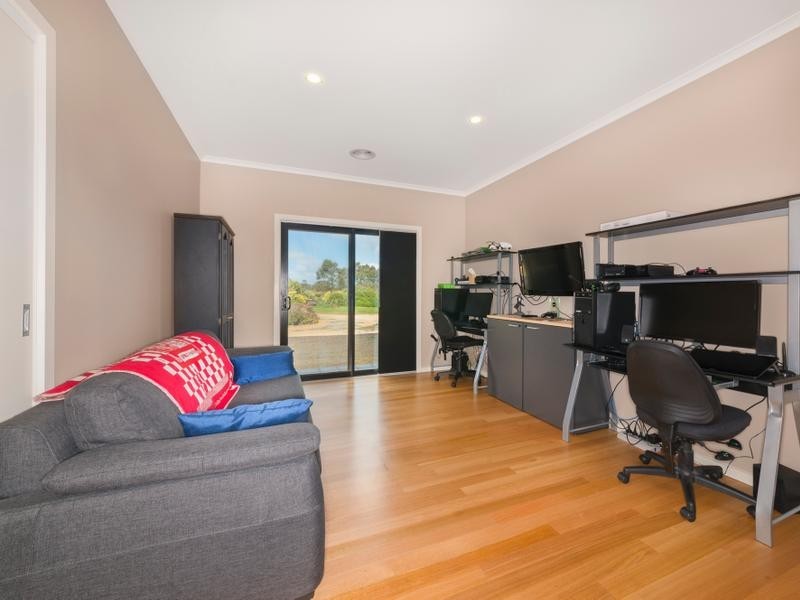 102 Pound Lane, Mortlake VIC 3272