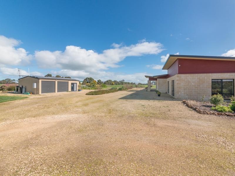 102 Pound Lane, Mortlake VIC 3272