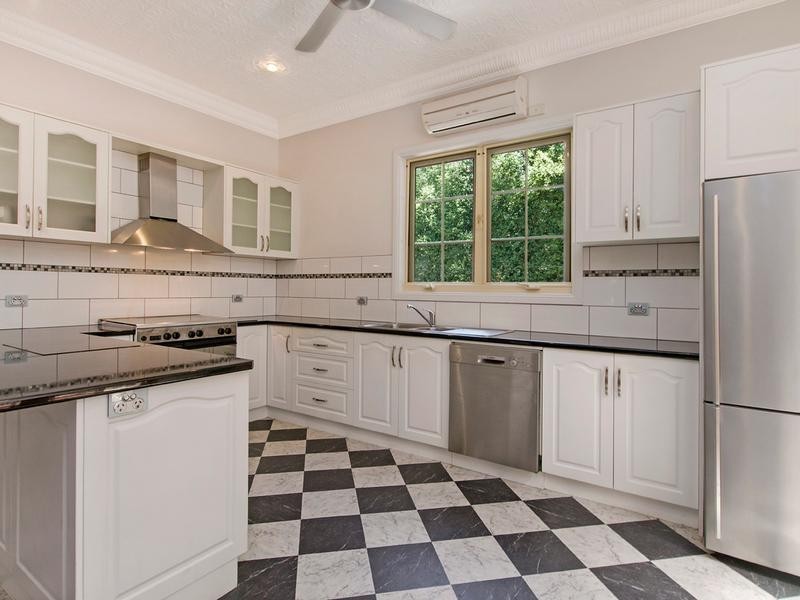 18 Eversley Street, Macarthur VIC 3286