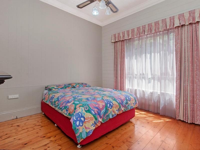 18 Eversley Street, Macarthur VIC 3286