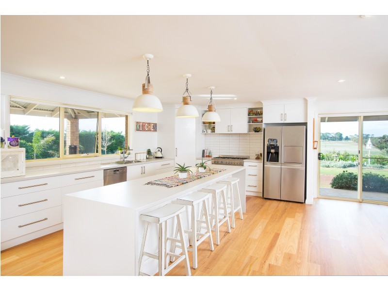 812 Hopkins Highway, Grassmere VIC 3281