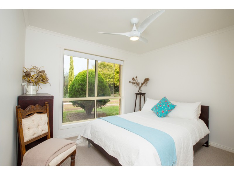 812 Hopkins Highway, Grassmere VIC 3281