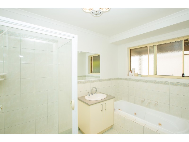 812 Hopkins Highway, Grassmere VIC 3281