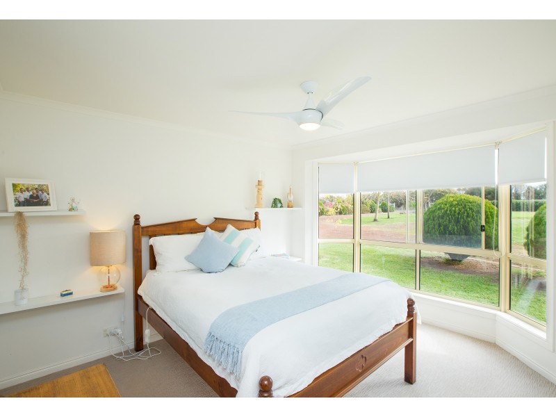 812 Hopkins Highway, Grassmere VIC 3281