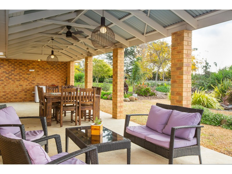 812 Hopkins Highway, Grassmere VIC 3281